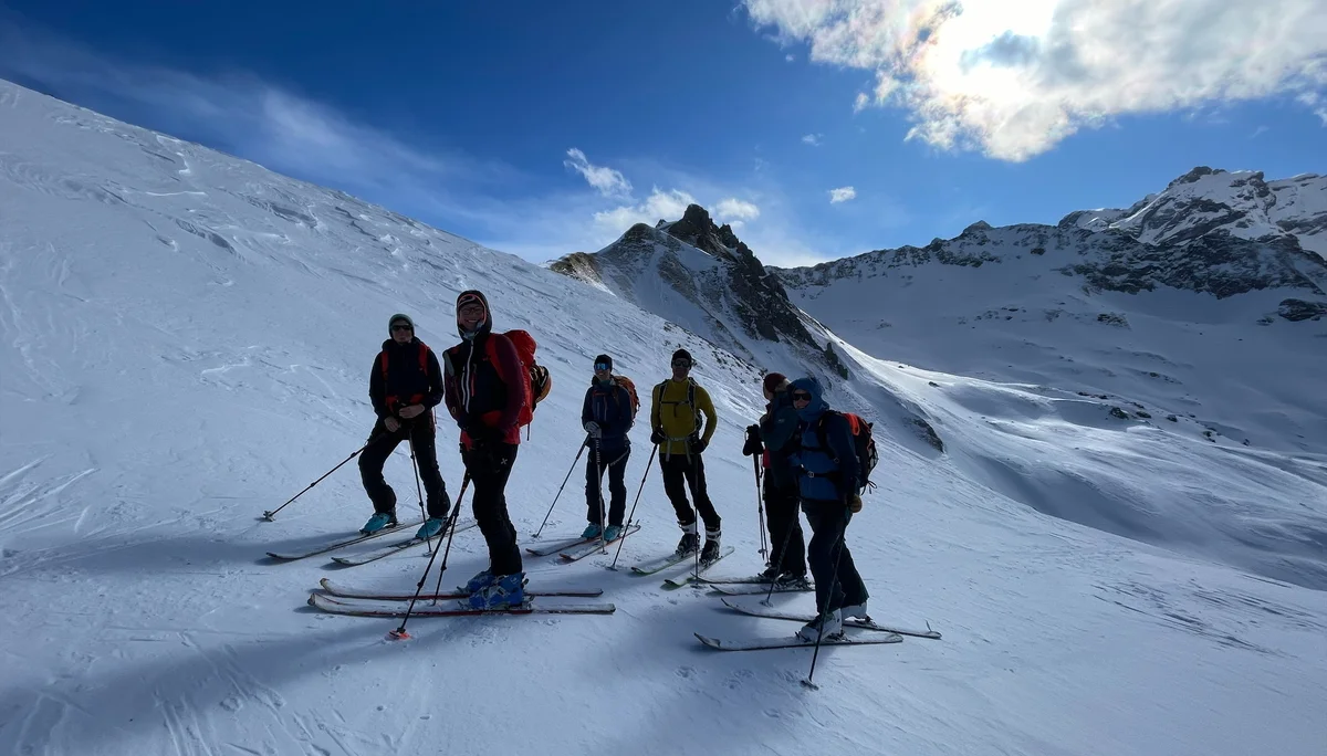 Kurze Trink- und Fotopause vor dem Wilden Mann | © Laura Tassone